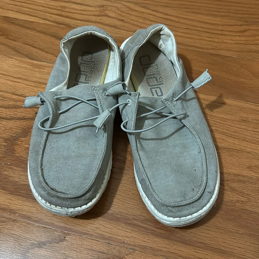 Size 9 Hey dudes. Slightly worn.